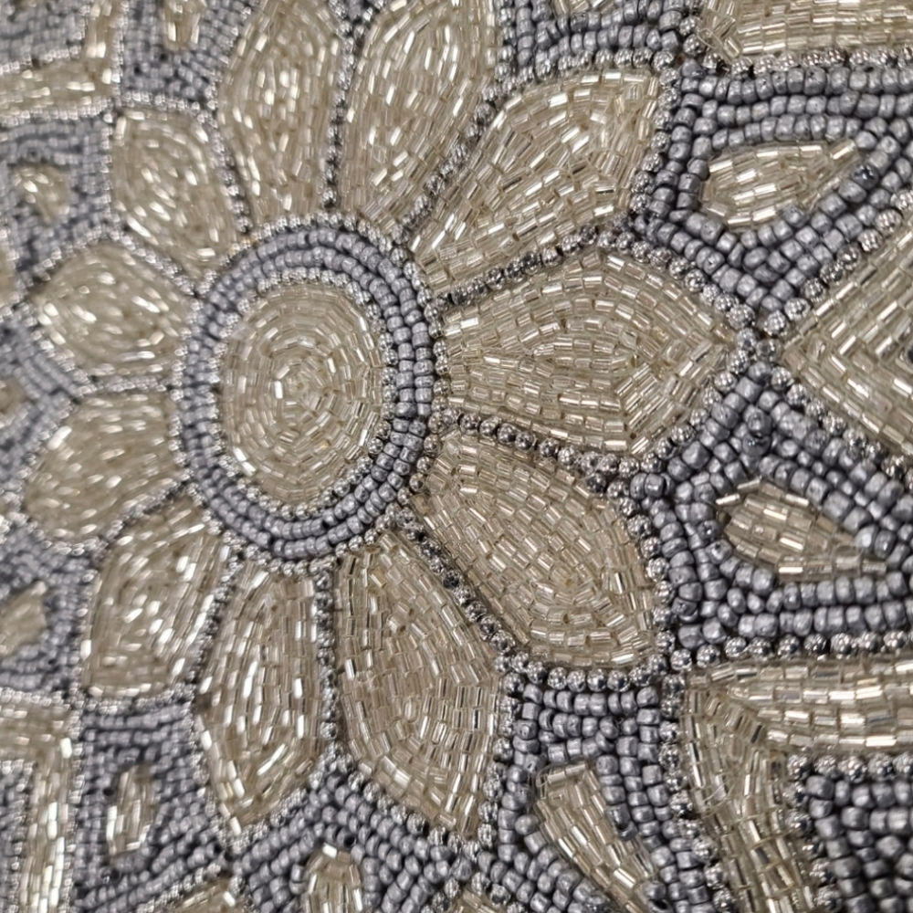 4pc Lux Habitat Sparkly Beaded  Sunflower Placemats Chargers Set New - Picture 6 of 7